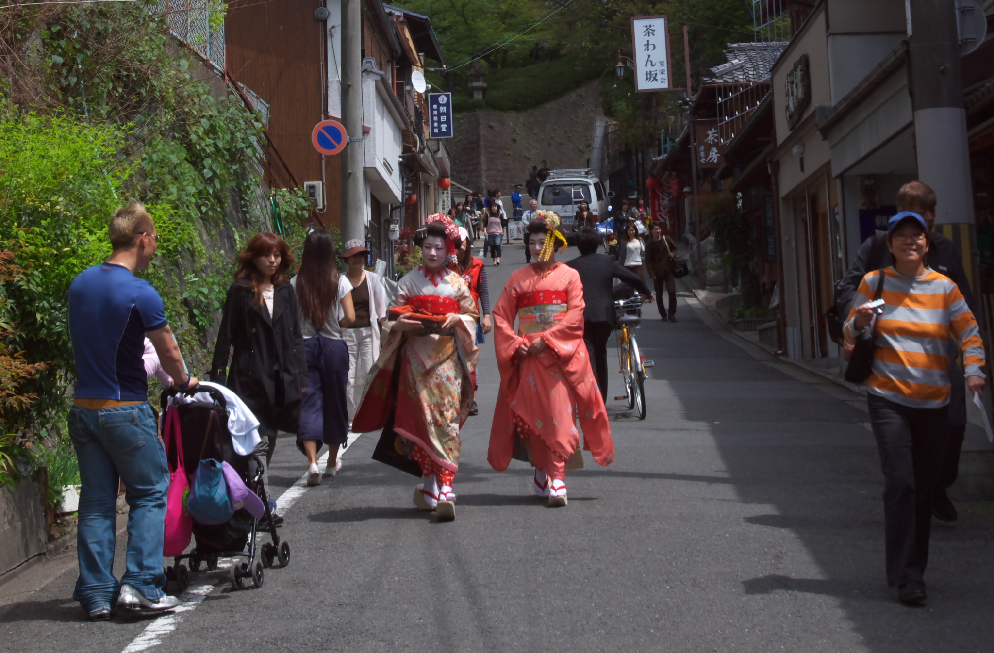 Canon EOS 30D + Canon EF 16-35mm F2.8L USM sample photo. Maiko photography