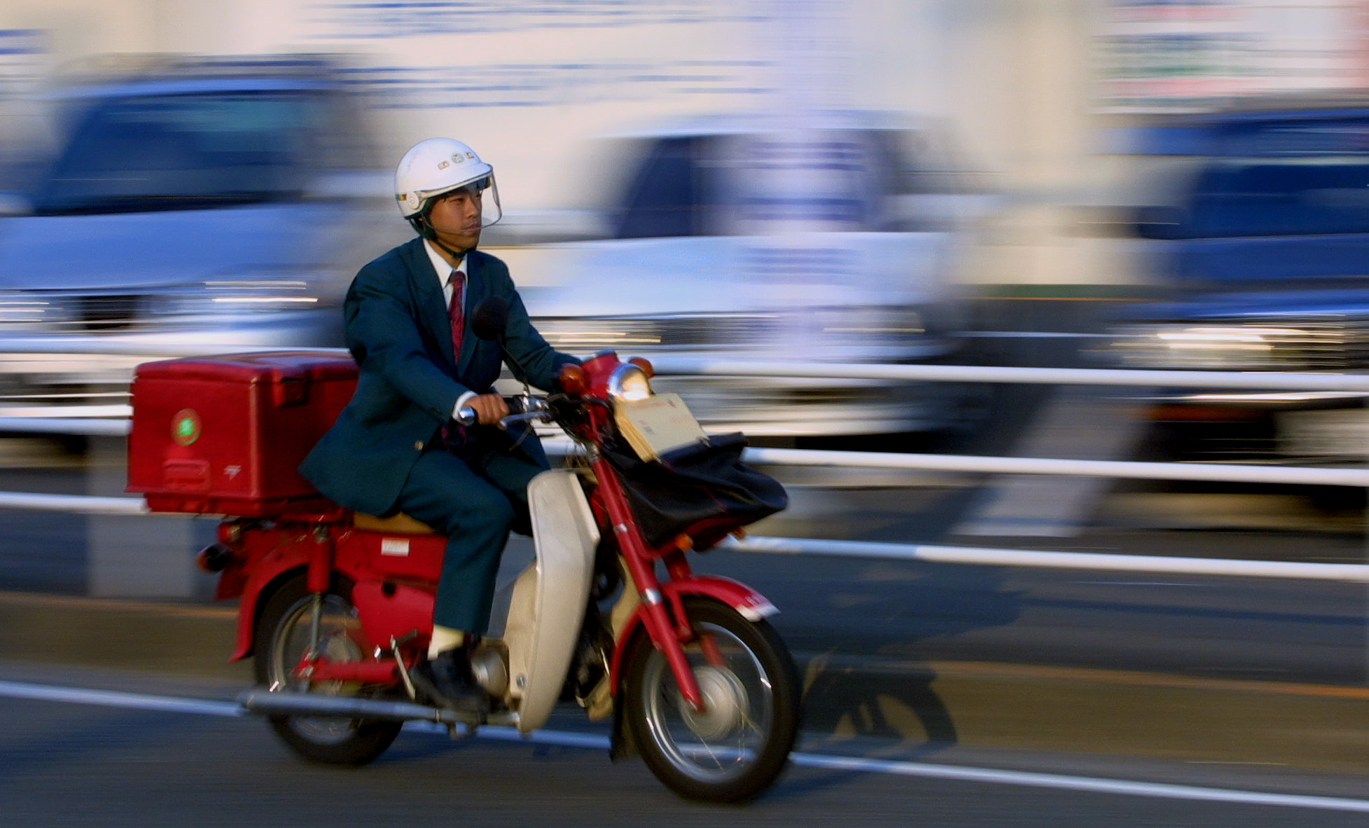 Canon EOS D30 sample photo. Mailman photography