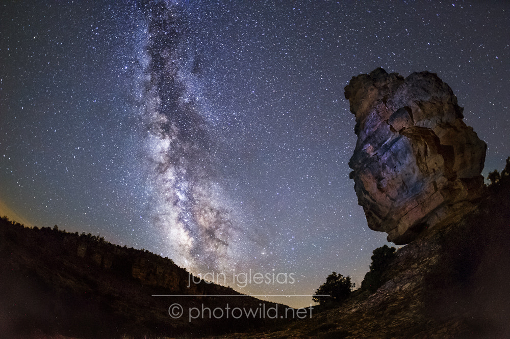 Nikon D3S + Sigma 15mm F2.8 EX DG Diagonal Fisheye sample photo. The milky way and the rock photography