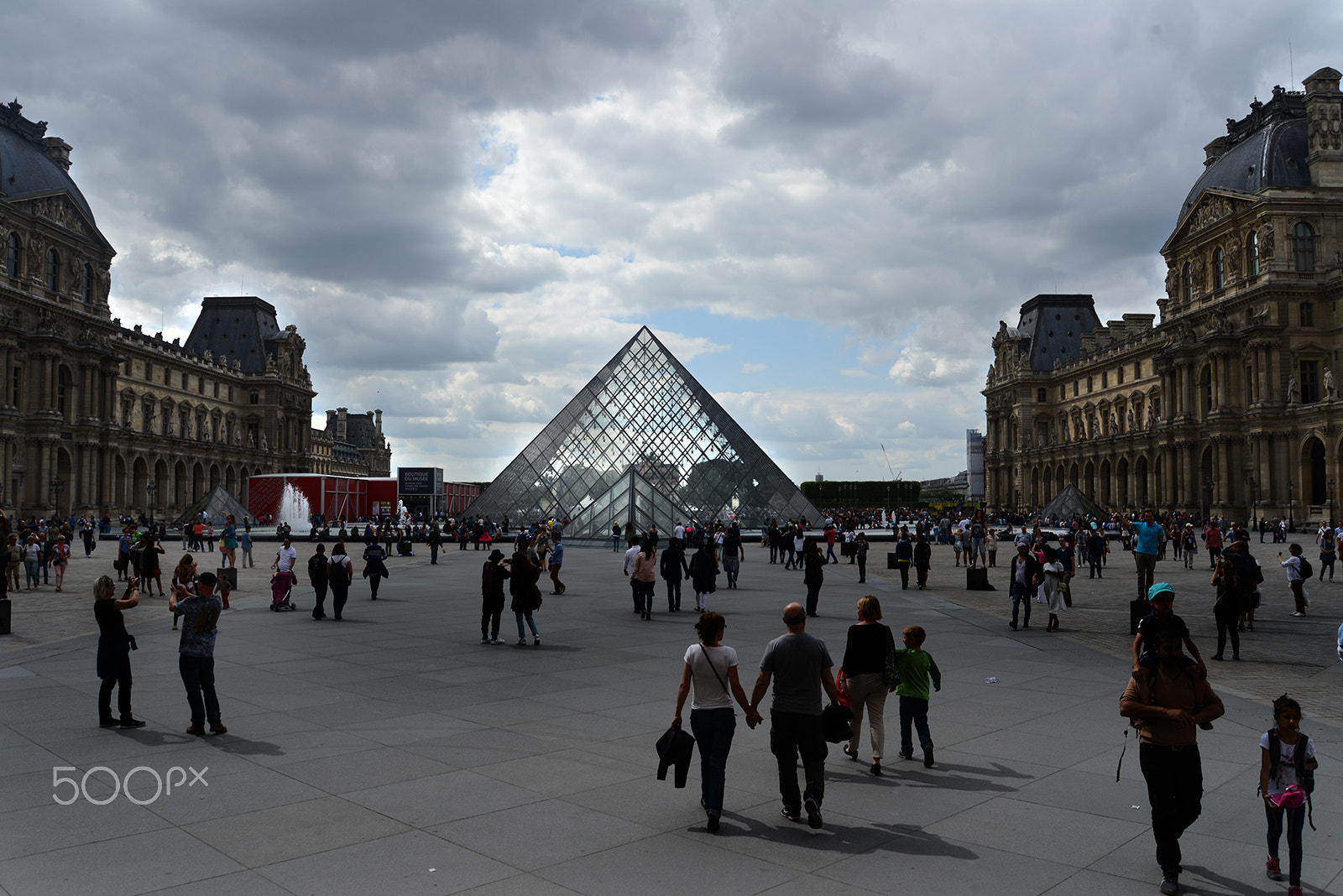 AF Zoom-Nikkor 28-80mm f/3.3-5.6G sample photo. Louvre photography