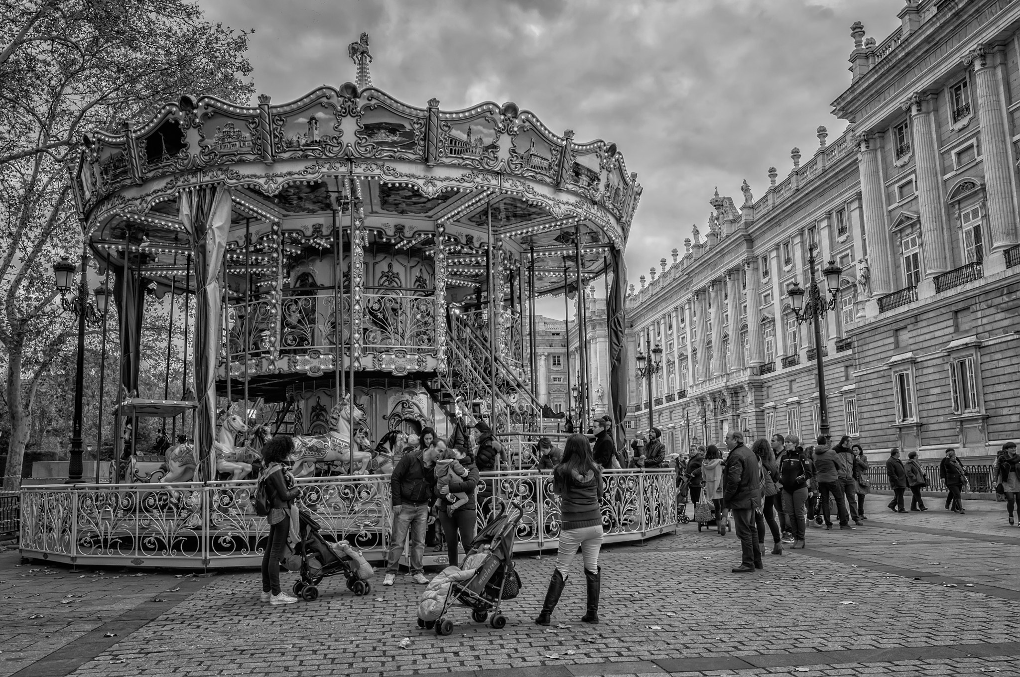 Nikon D90 + Nikon AF-S Nikkor 20mm F1.8G ED sample photo. La feria de los reyes photography