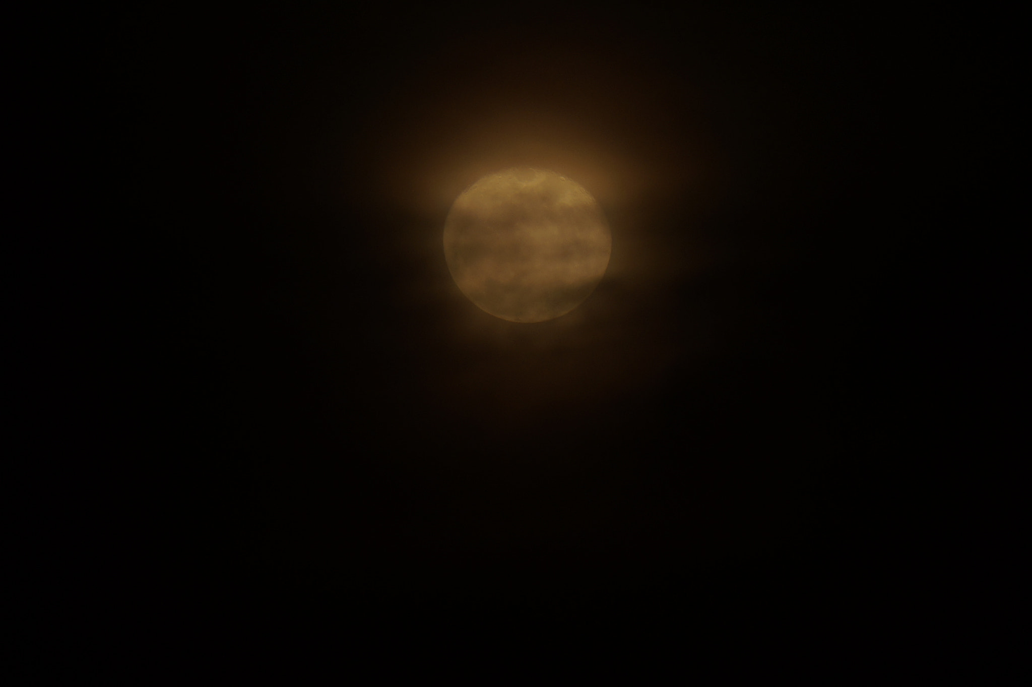 Sony E 55-210mm F4.5-6.3 OSS sample photo. Moon photography