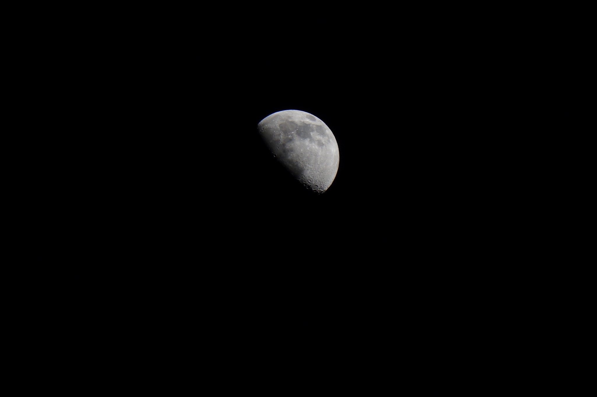 Sony E 55-210mm F4.5-6.3 OSS sample photo. Half-moon photography