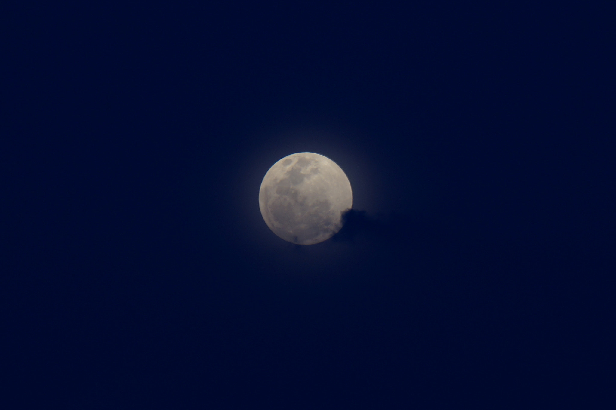 Sony E 55-210mm F4.5-6.3 OSS sample photo. A lonely cloud meets a lonely moon photography