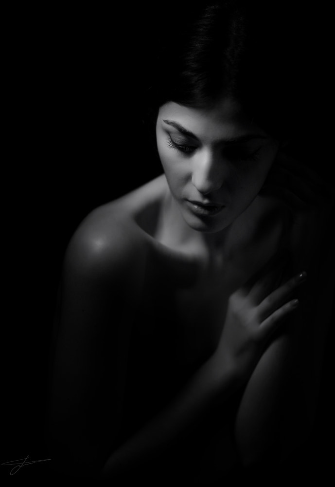 Sony Planar T* 85mm F1.4 ZA sample photo. ЧБ photography