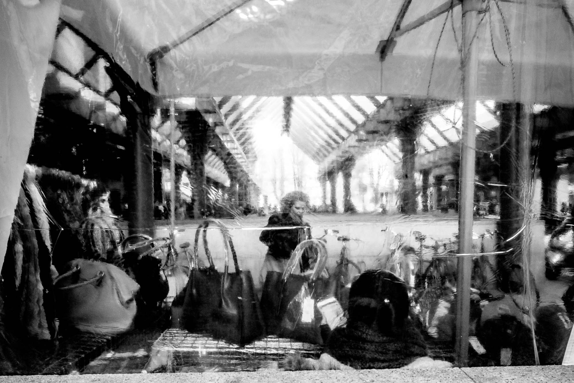 Summicron-M 1:2/28 ASPH. sample photo. Handbags seller photography