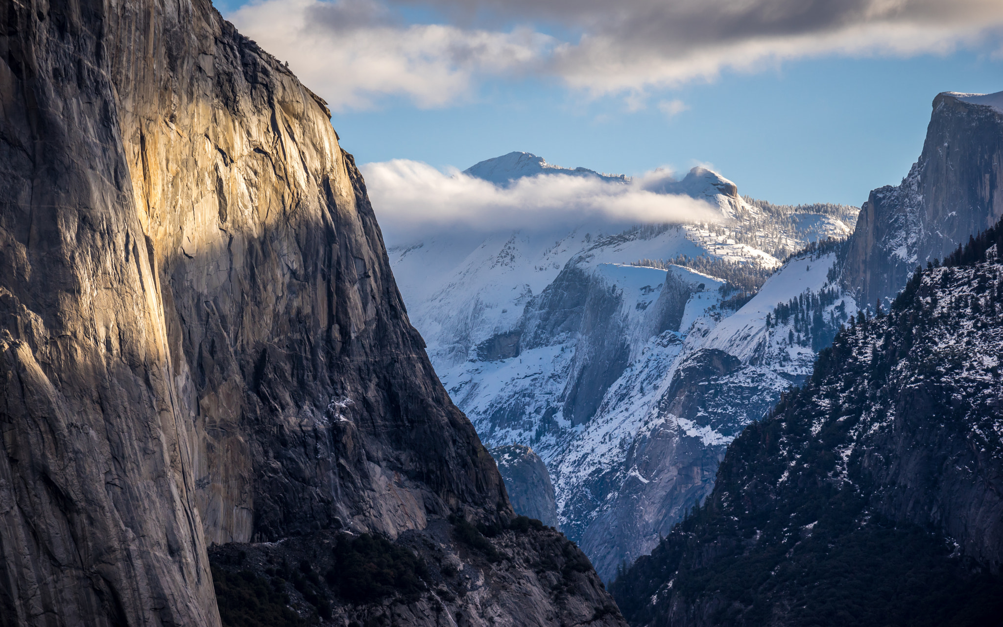 70-200mm F2.8 OSS sample photo. First light in tunnel view photography