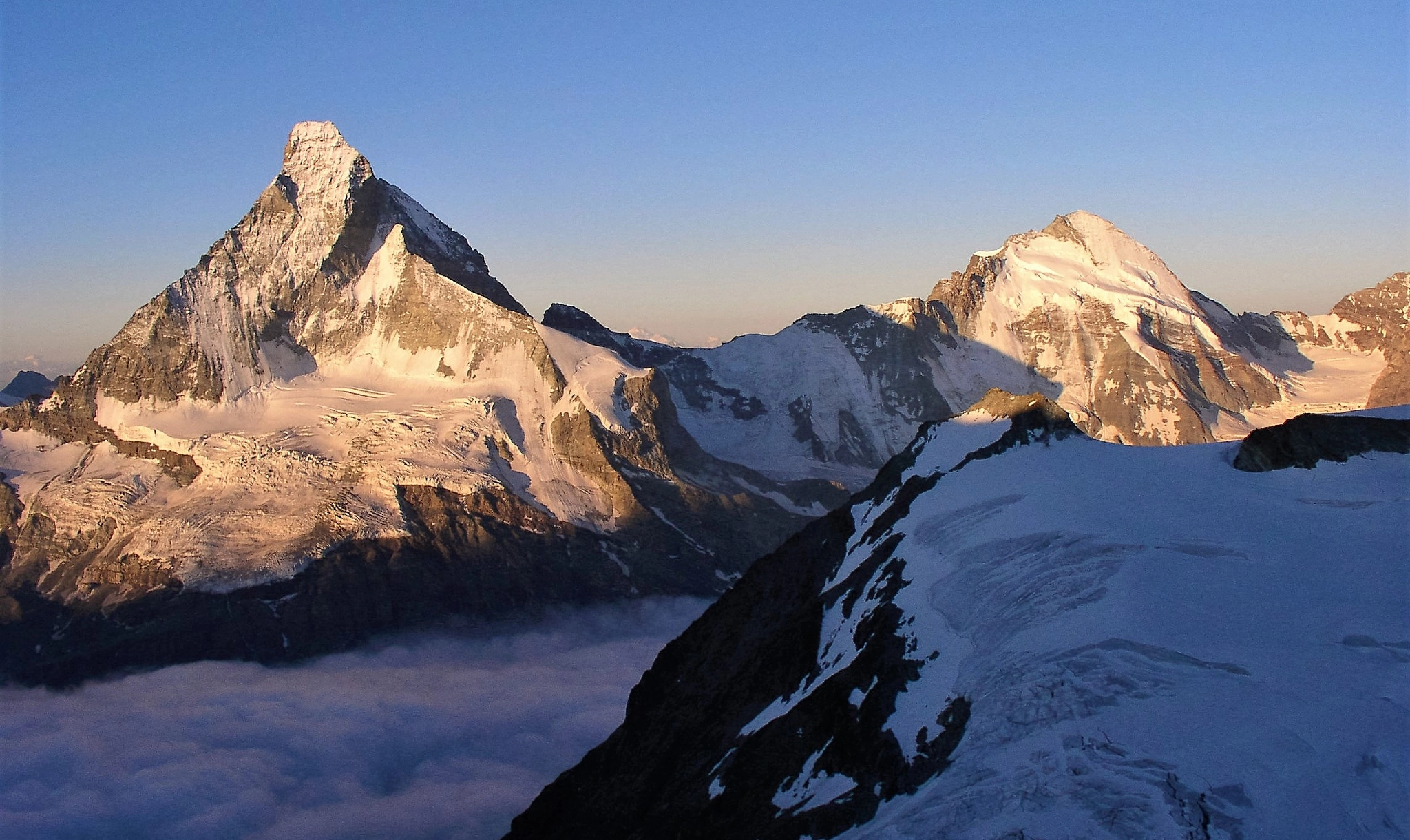 Olympus C4100Z,C4000Z sample photo. Dent d'herens and matterhorn photography