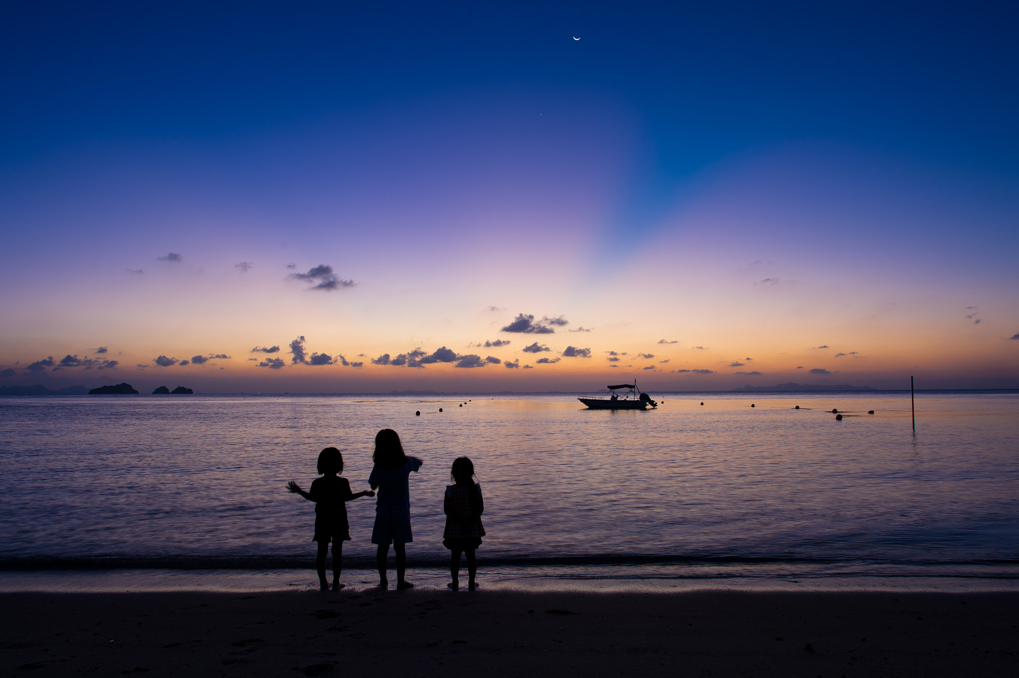Nikon AF-S Nikkor 24mm F1.4G ED sample photo. Samui island in the blue time photography