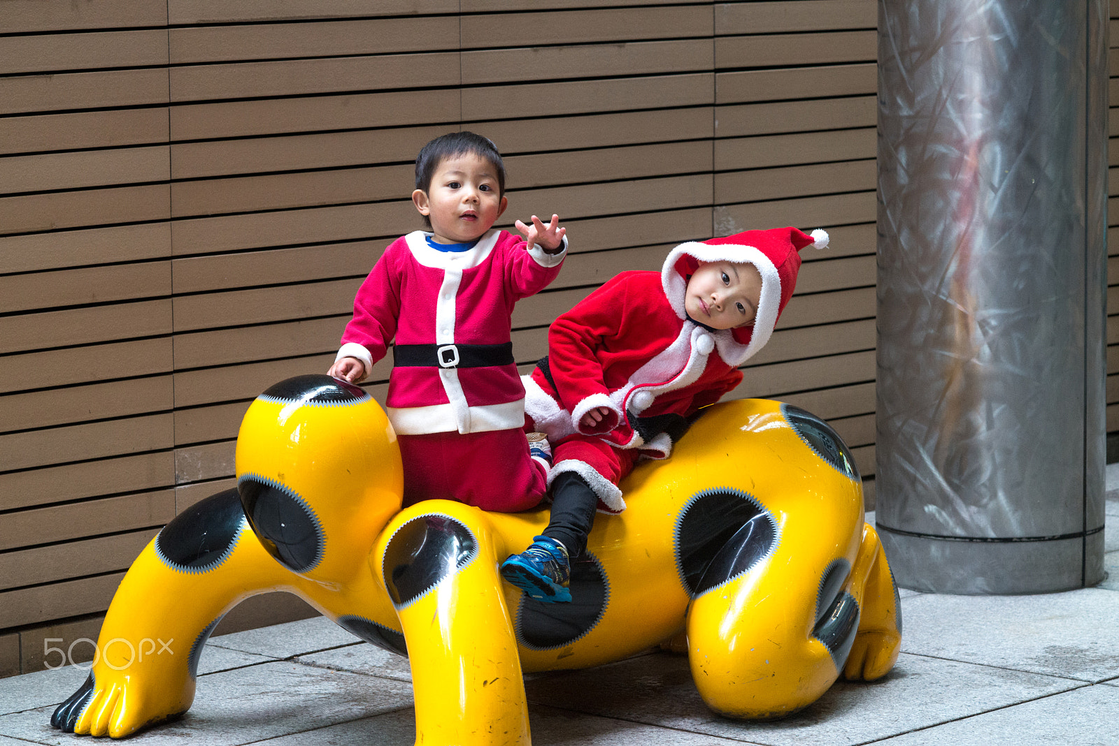 Nikon D600 + AF DC-Nikkor 135mm f/2 sample photo. Christmas in shiodome, tokyo japan photography