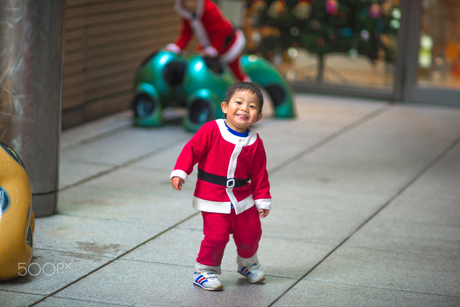 Nikon D600 + AF DC-Nikkor 135mm f/2 sample photo. Christmas in shiodome, tokyo japan photography