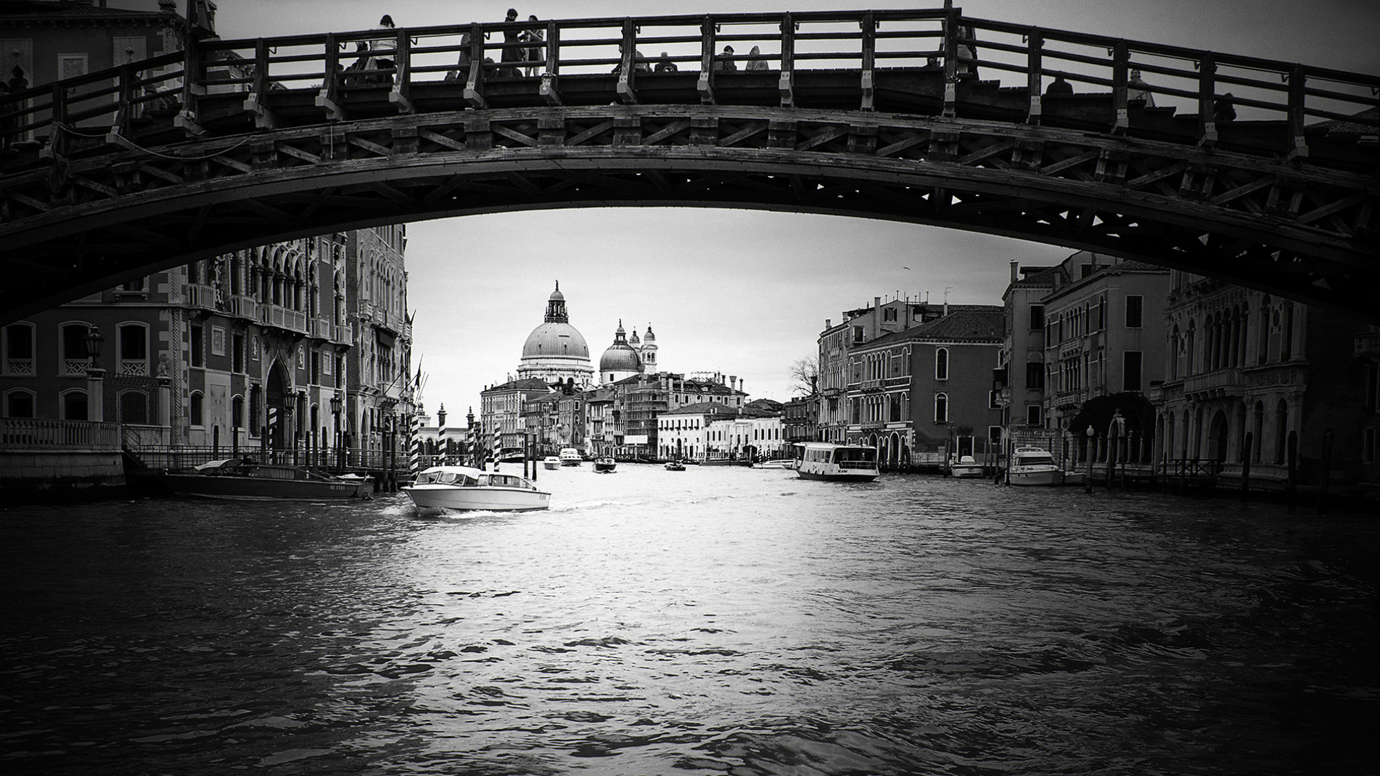 Sigma 10-20mm F3.5 EX DC HSM sample photo. Under the bridge photography