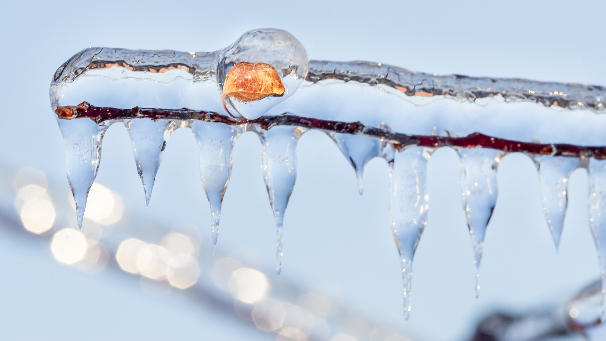 Canon EOS 30D + Canon EF 70-200mm F4L USM sample photo. Winter ice photography