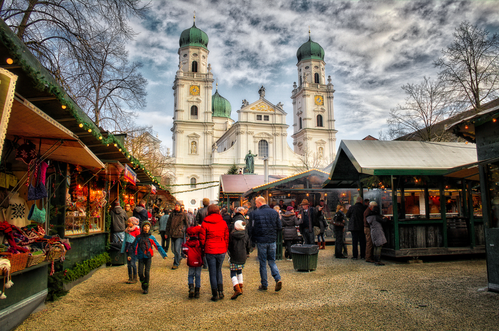 Canon EOS 750D (EOS Rebel T6i / EOS Kiss X8i) sample photo. Christmas market passau photography