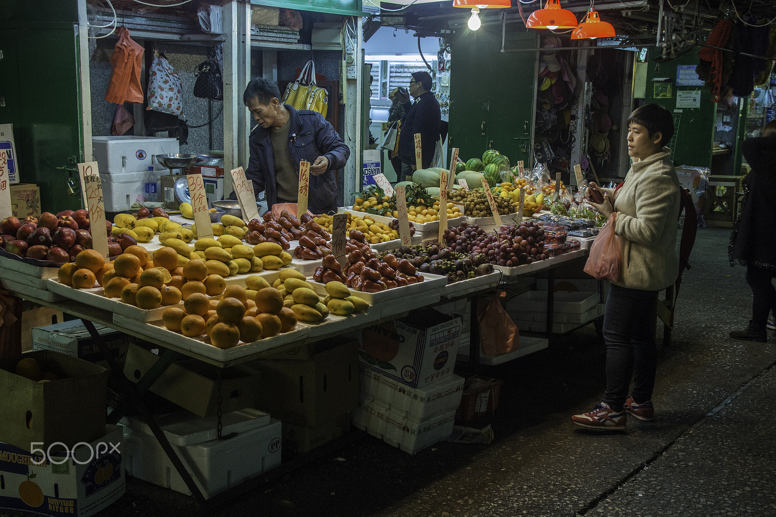 Sigma 17-70mm F2.8-4 DC Macro OS HSM sample photo. Hong kong street market photography