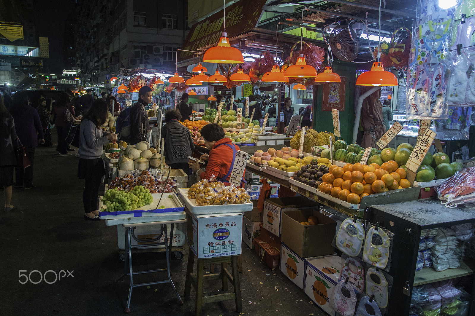 Sigma 17-70mm F2.8-4 DC Macro OS HSM sample photo. Hong kong street market photography