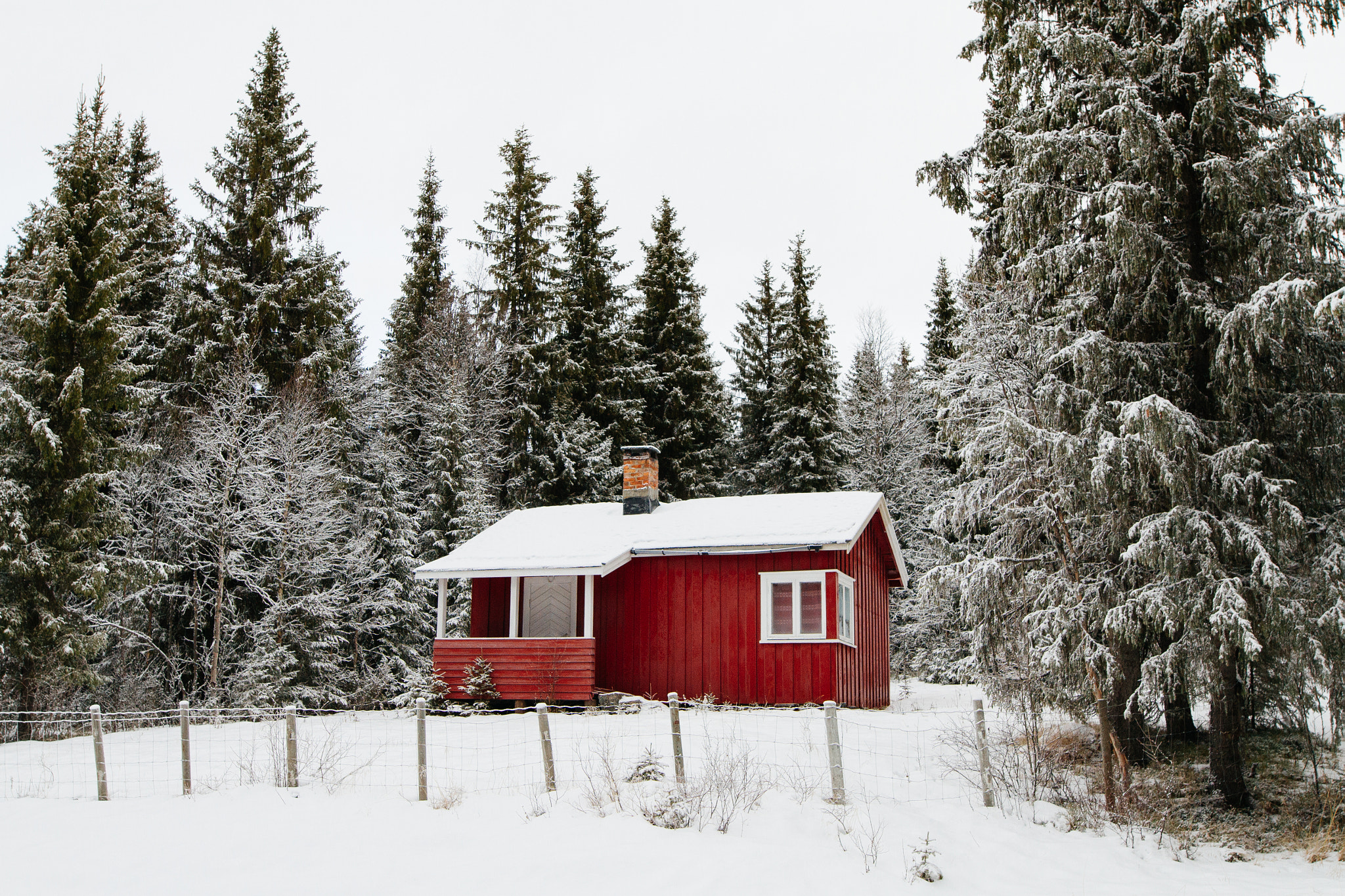 Canon EOS 7D + Sigma 20mm F1.4 DG HSM Art sample photo. Red cabin photography