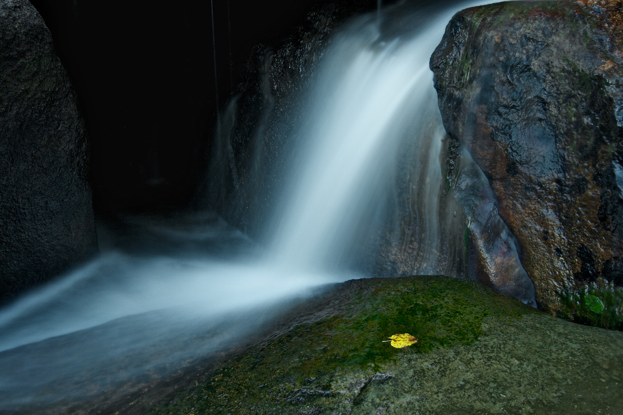 Sigma 17-70mm F2.8-4 DC Macro OS HSM sample photo. Running water photography
