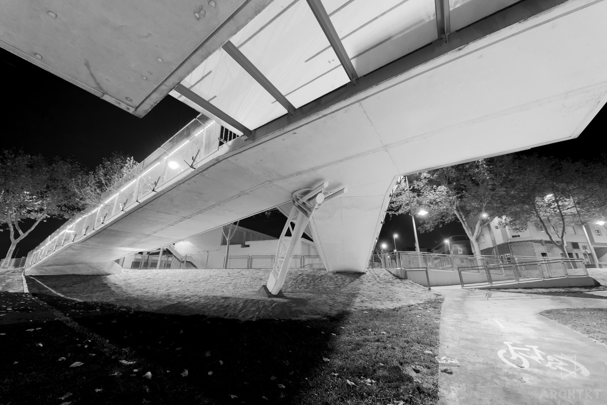 Sigma 8-16mm F4.5-5.6 DC HSM sample photo. Puente del beso .ap3. photography