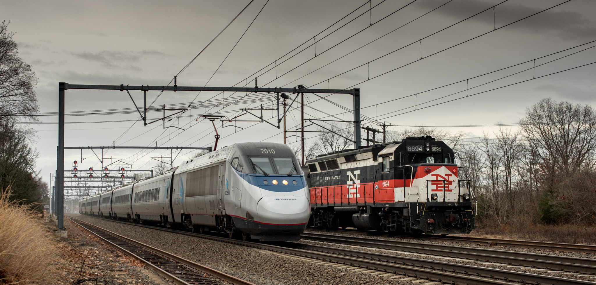 Nikon D810 + AF Zoom-Nikkor 35-70mm f/2.8 sample photo. Acela meets geep old saybrook photography