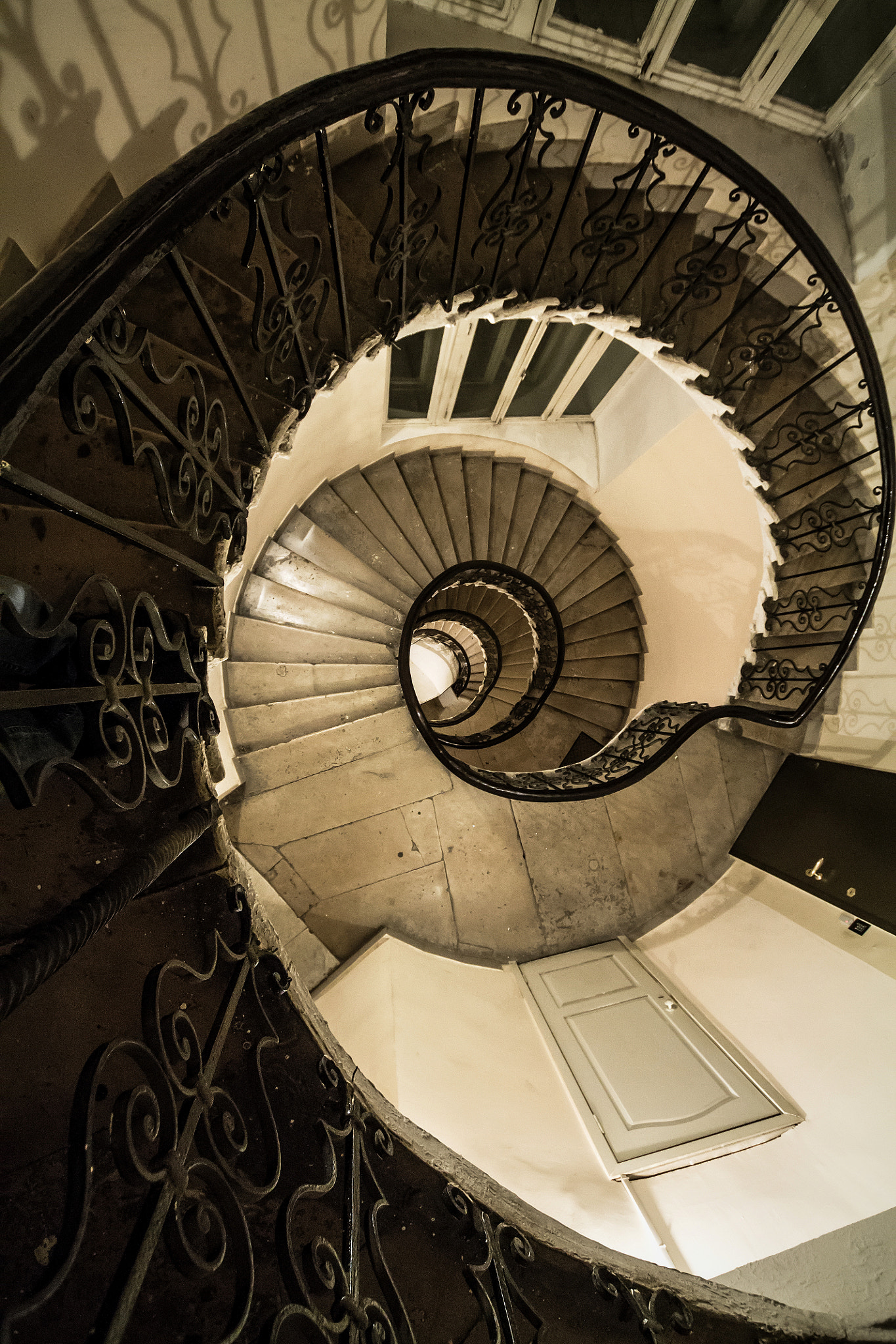 Sigma 10-20mm F3.5 EX DC HSM sample photo. The staircase in the center of moscow photography