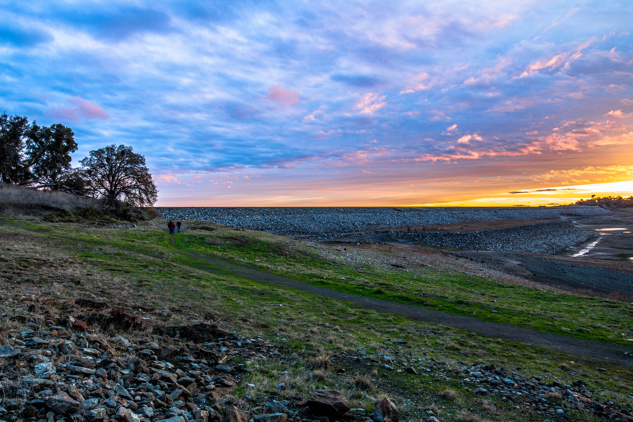 Canon EOS 700D (EOS Rebel T5i / EOS Kiss X7i) + Canon EF 16-35mm F4L IS USM sample photo. Folsom lake - low water level 2015 photography