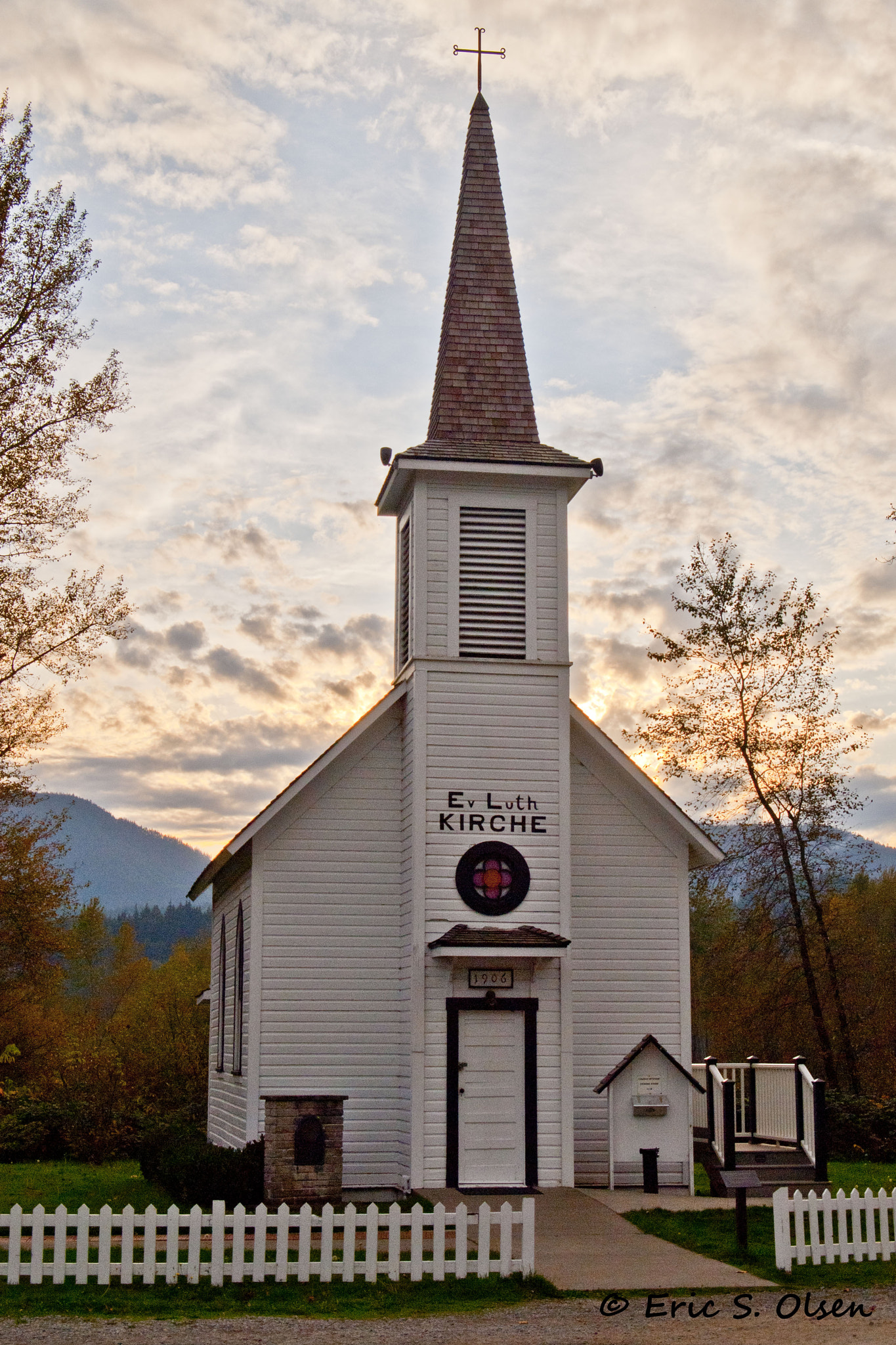 Olympus PEN E-P1 sample photo. Historic church in elbe, wa photography