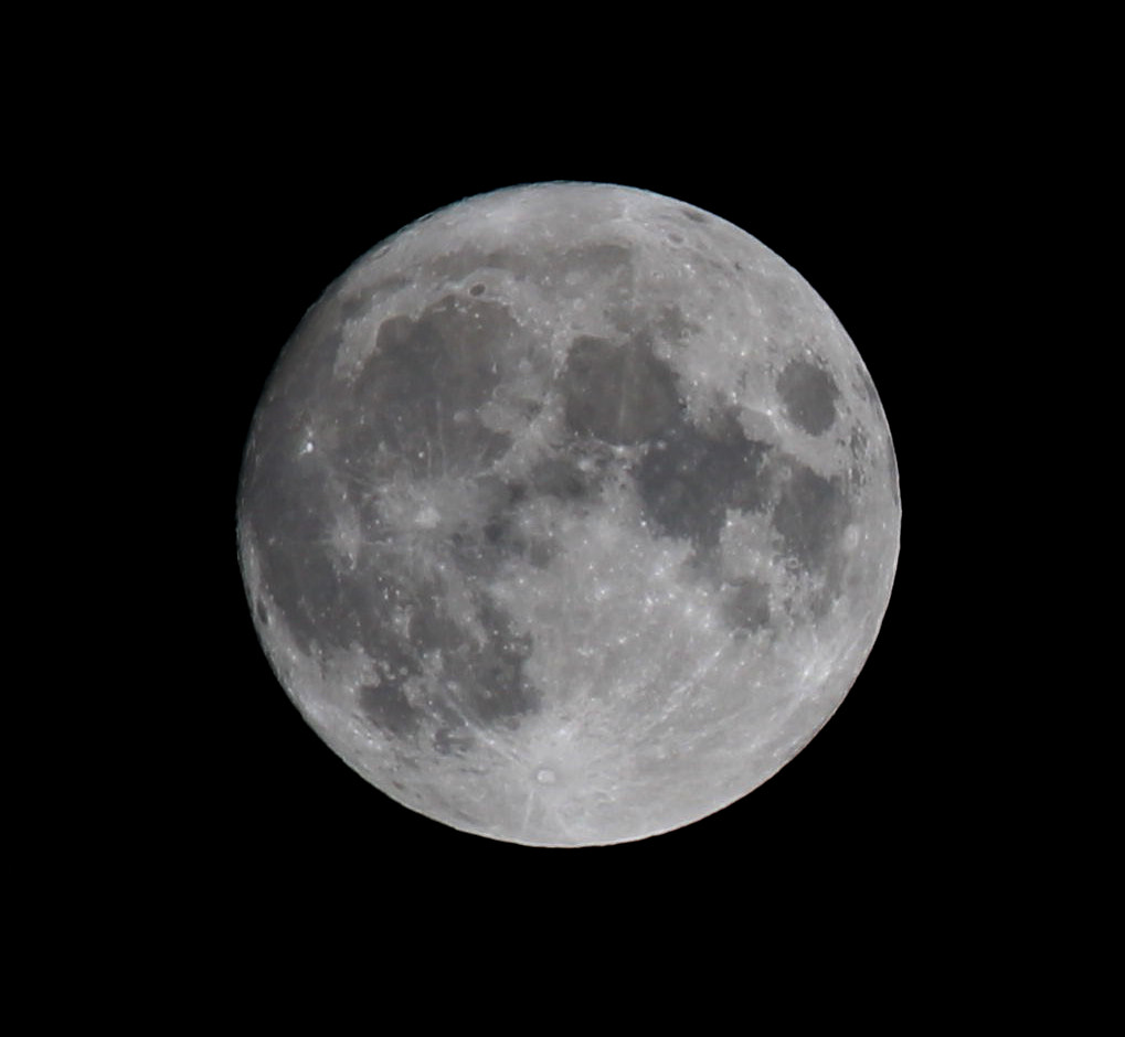 Canon EF 70-200mm F4L IS USM sample photo. Big moon photography