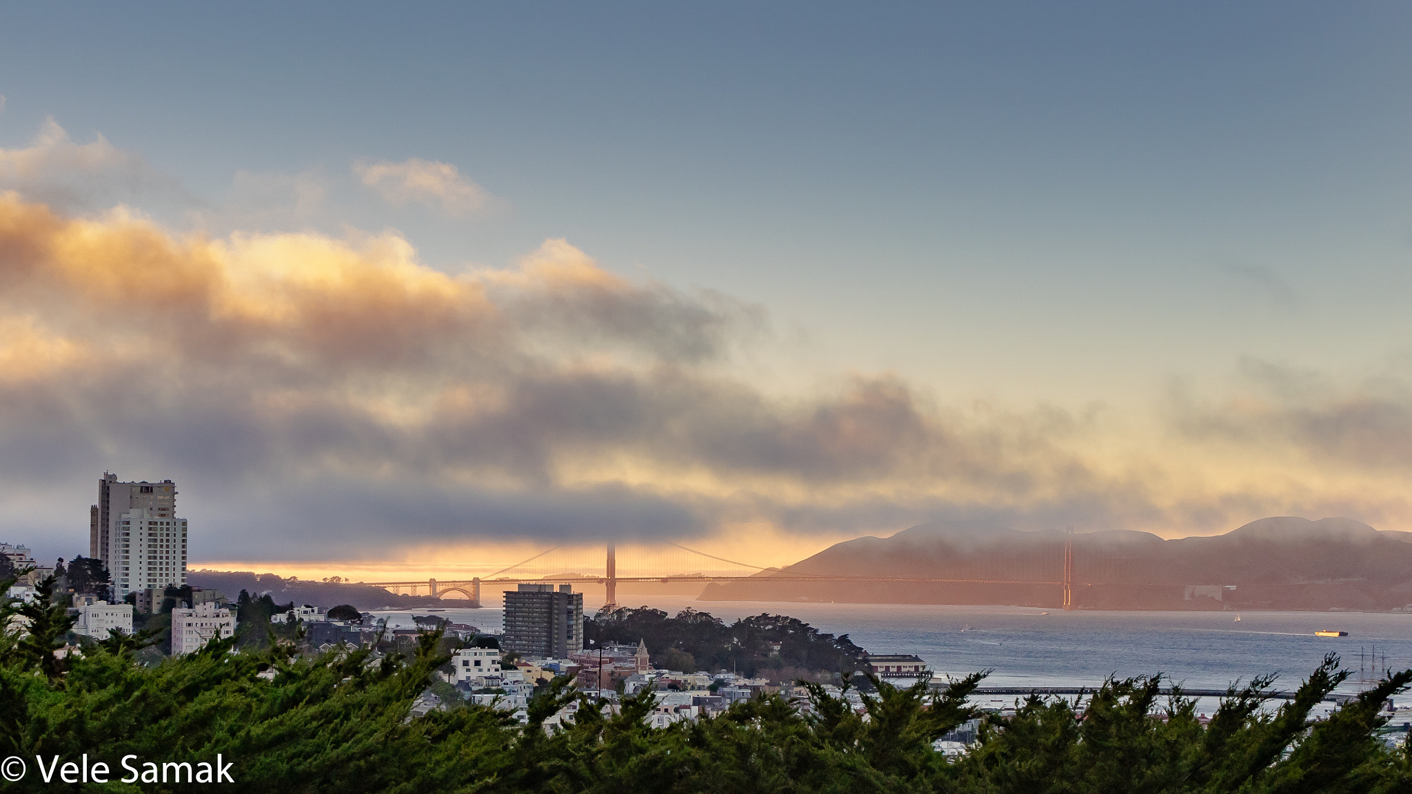 Canon EOS M3 + EF28-70mm f/2.8L USM sample photo. Fog rolling in sf over golden gate photography