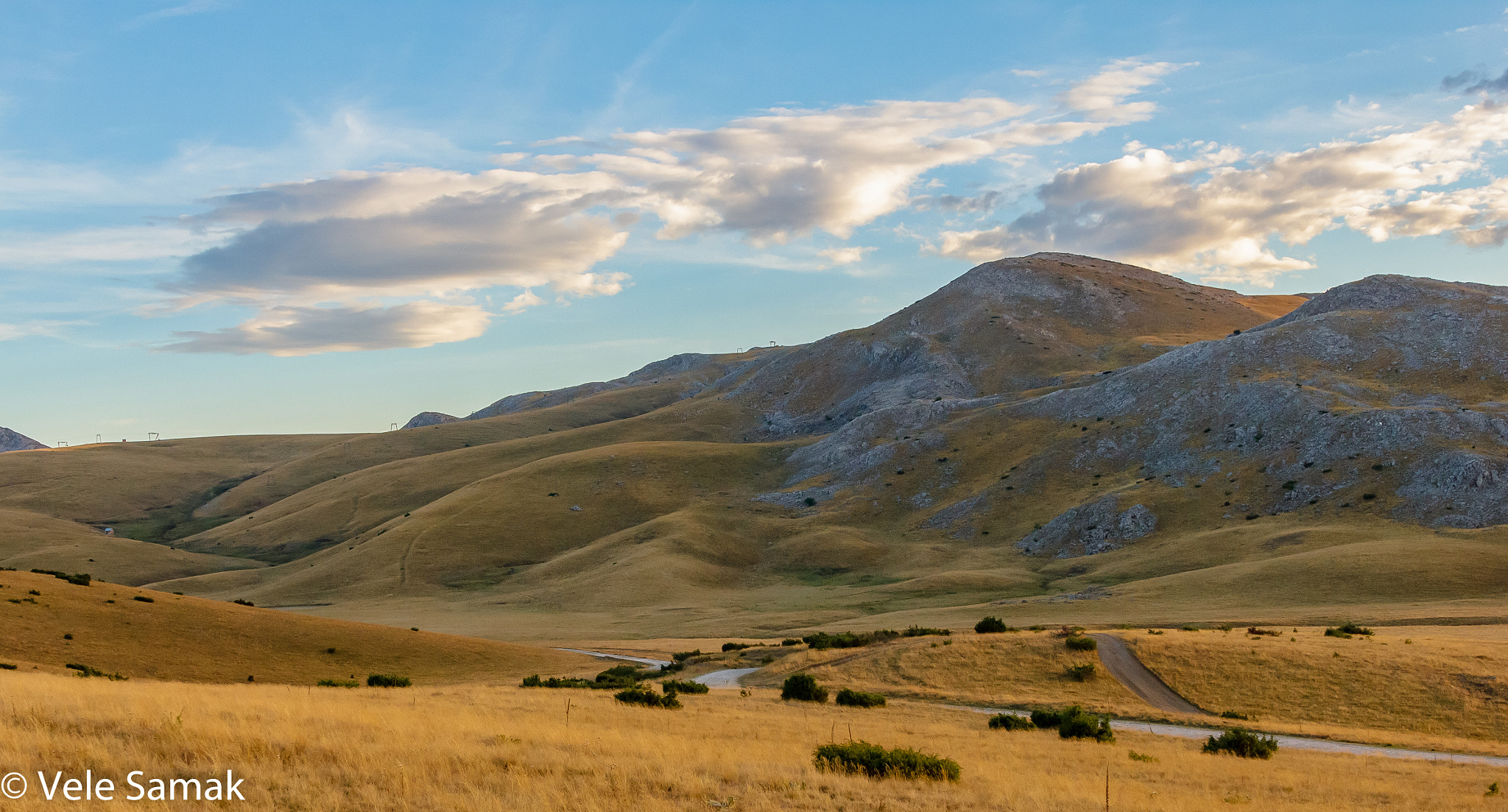 Canon EOS 550D (EOS Rebel T2i / EOS Kiss X4) + Canon EF 17-35mm f/2.8L sample photo. Mavrovo ski & pasture photography