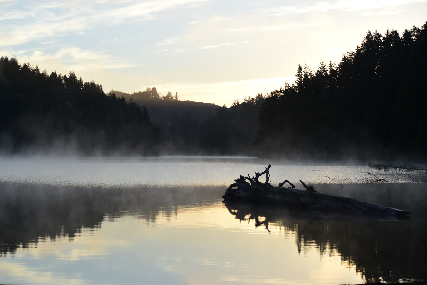 Sigma 70-300mm F4-5.6 APO Macro Super II sample photo. Sunrise on the lake photography