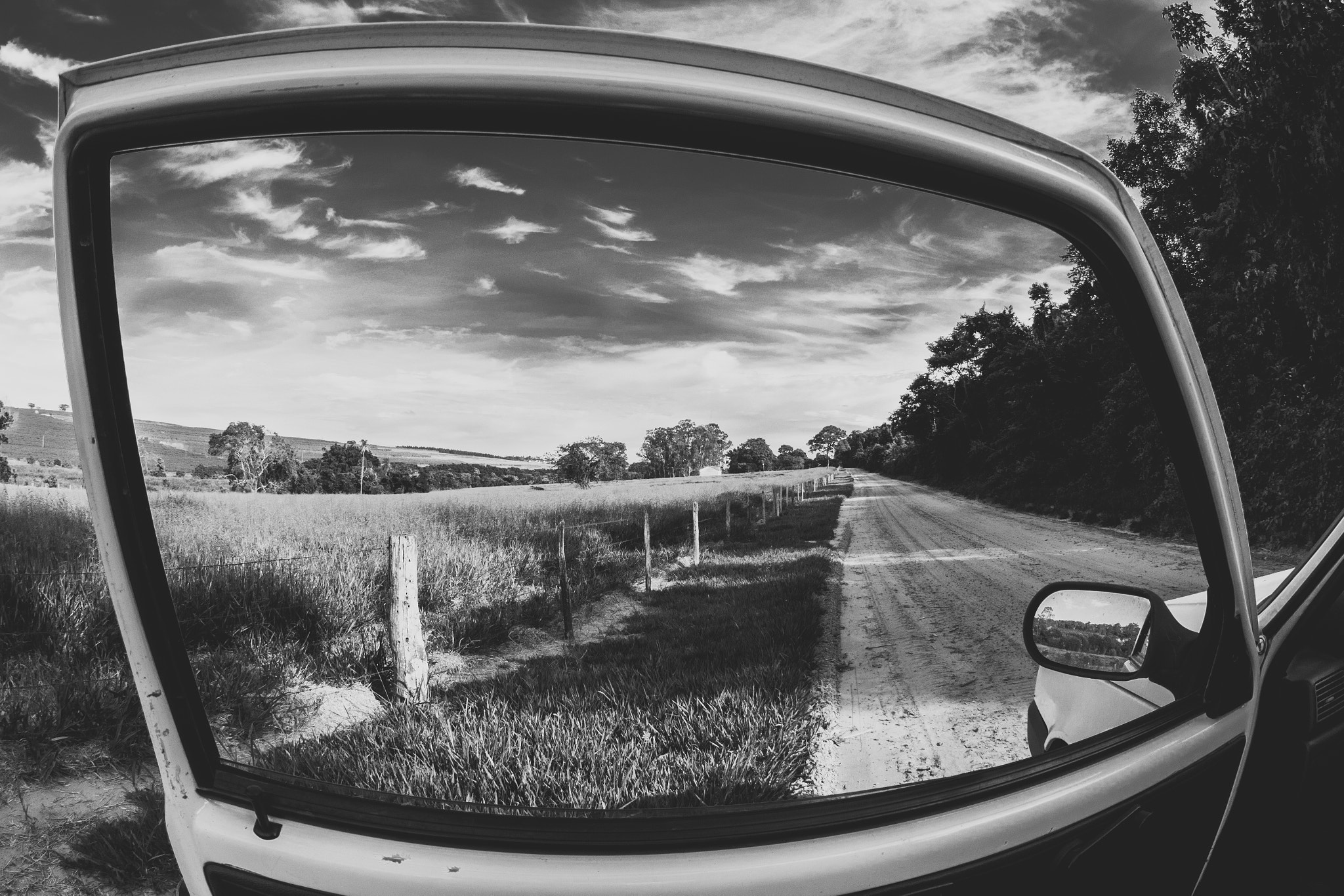 Nikon AF DX Fisheye-Nikkor 10.5mm F2.8G ED sample photo. Screenless painting, frame without wall. photography