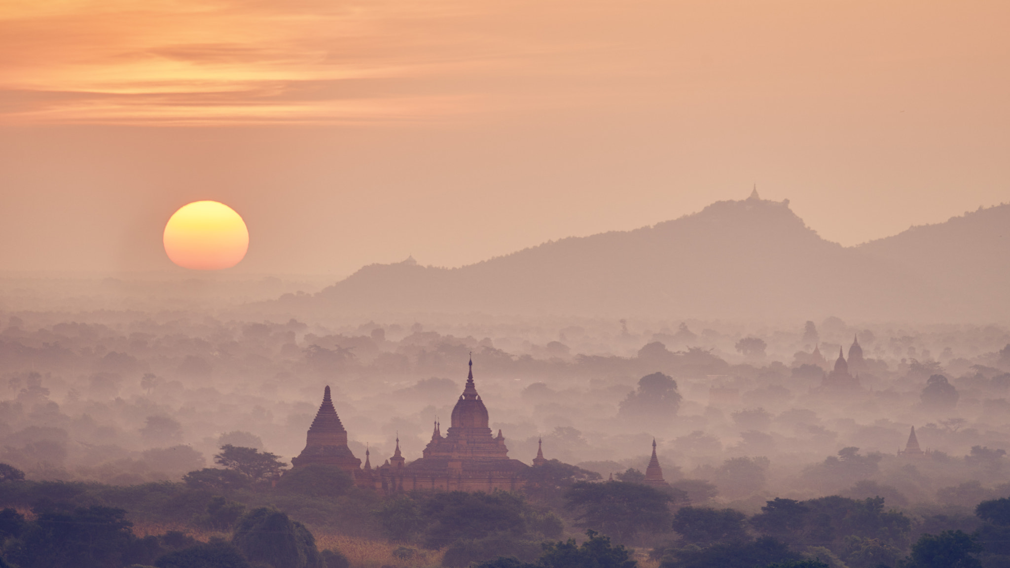 Sony 70-300mm F4.5-5.6 G SSM sample photo. Sunrise at bagan photography