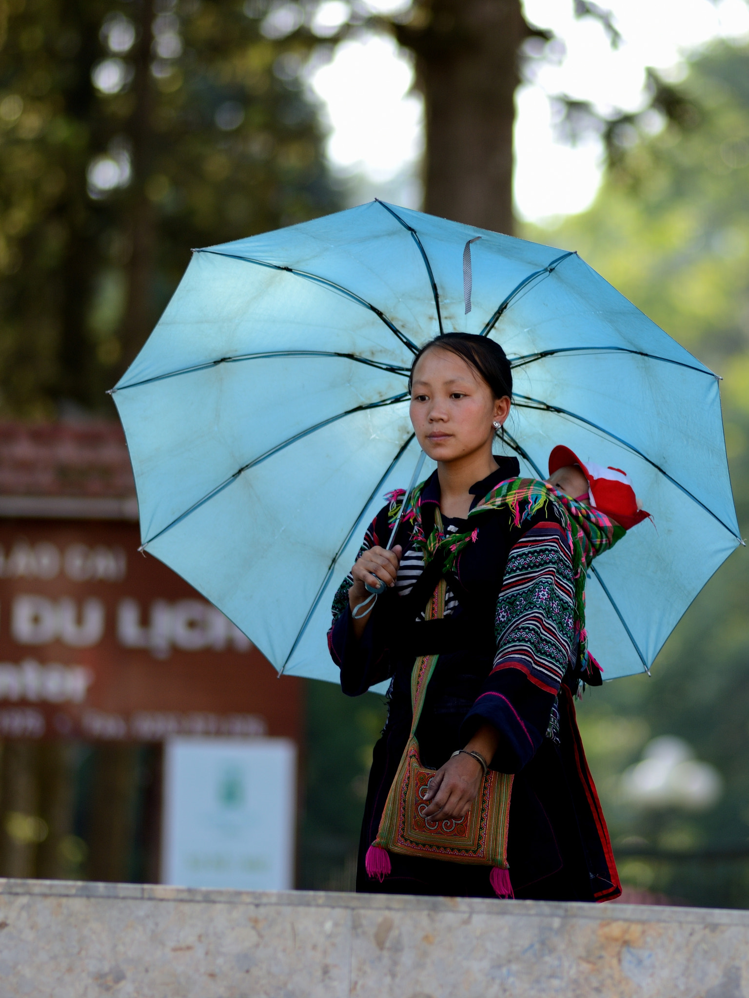 Nikon D600 + Nikon AF Nikkor 180mm F2.8D ED-IF sample photo. Black h'mong ladies photography