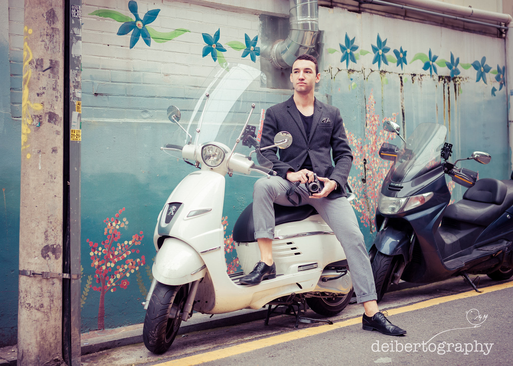 Canon EOS-1Ds Mark III sample photo. Motor scooter cool photography