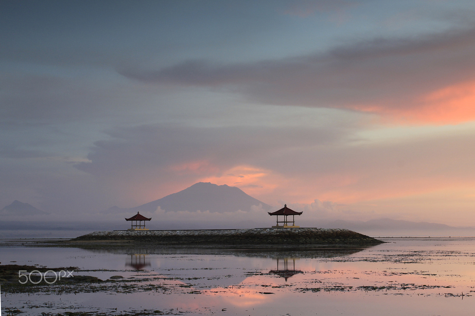 Canon EOS 500D (EOS Rebel T1i / EOS Kiss X3) + Canon EF 17-40mm F4L USM sample photo. Sunrise at sanur beach photography