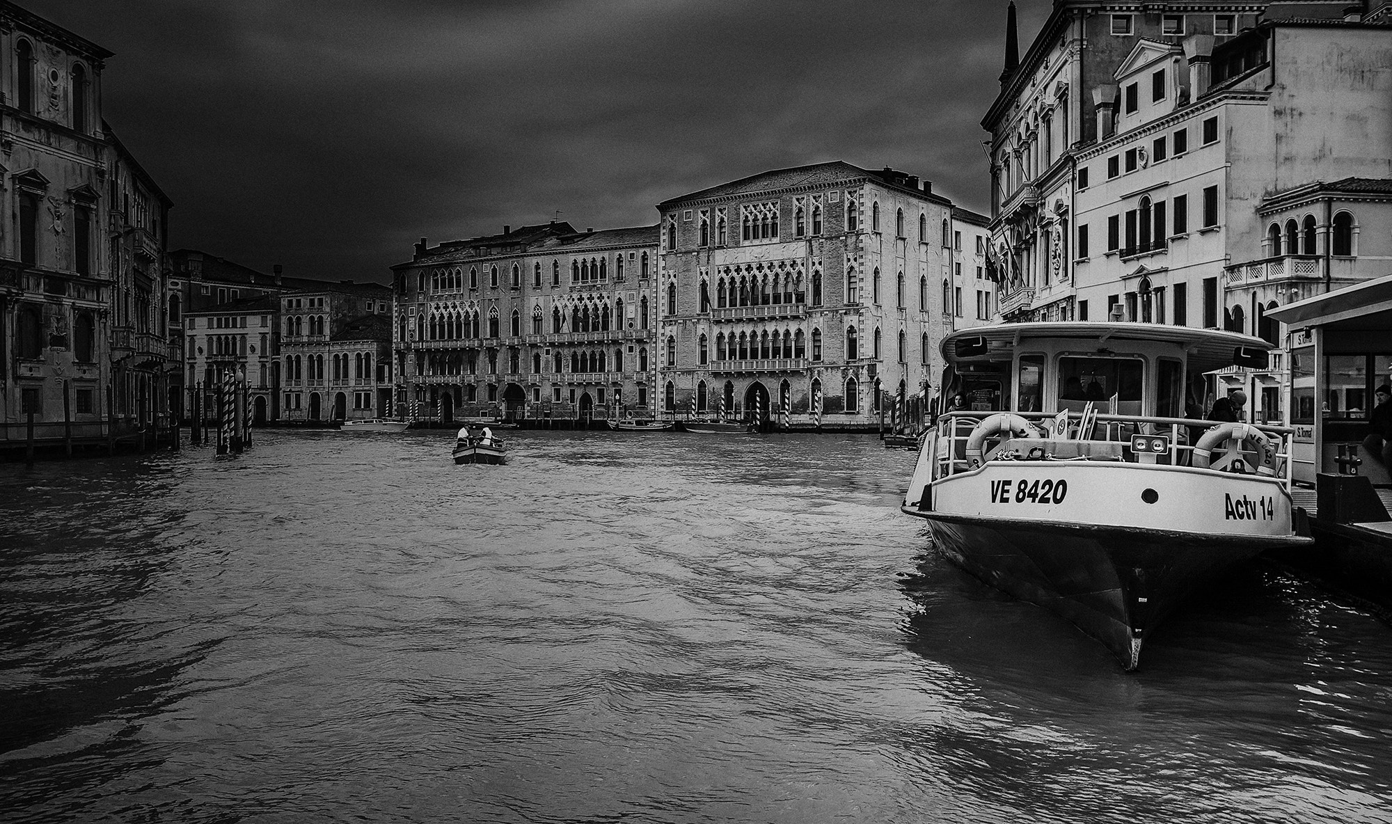 Sigma 10-20mm F3.5 EX DC HSM sample photo. Vaporetto actv 14 photography