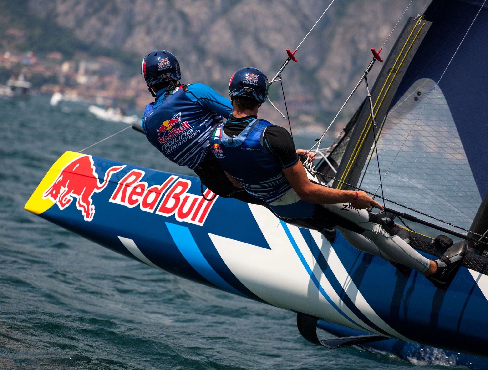 Canon EOS-1Ds Mark III + Canon EF 70-200mm F4L USM sample photo. Red bull foiling generation photography