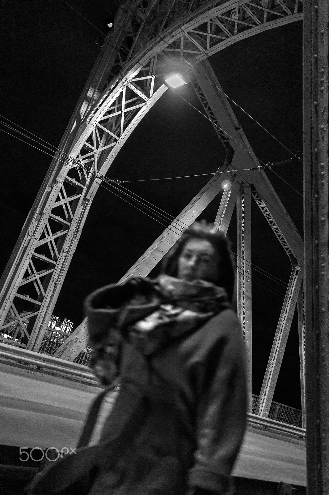 Sony Alpha a5000 (ILCE 5000) + Sony Sonnar T* E 24mm F1.8 ZA sample photo. Iron bridge woman photography