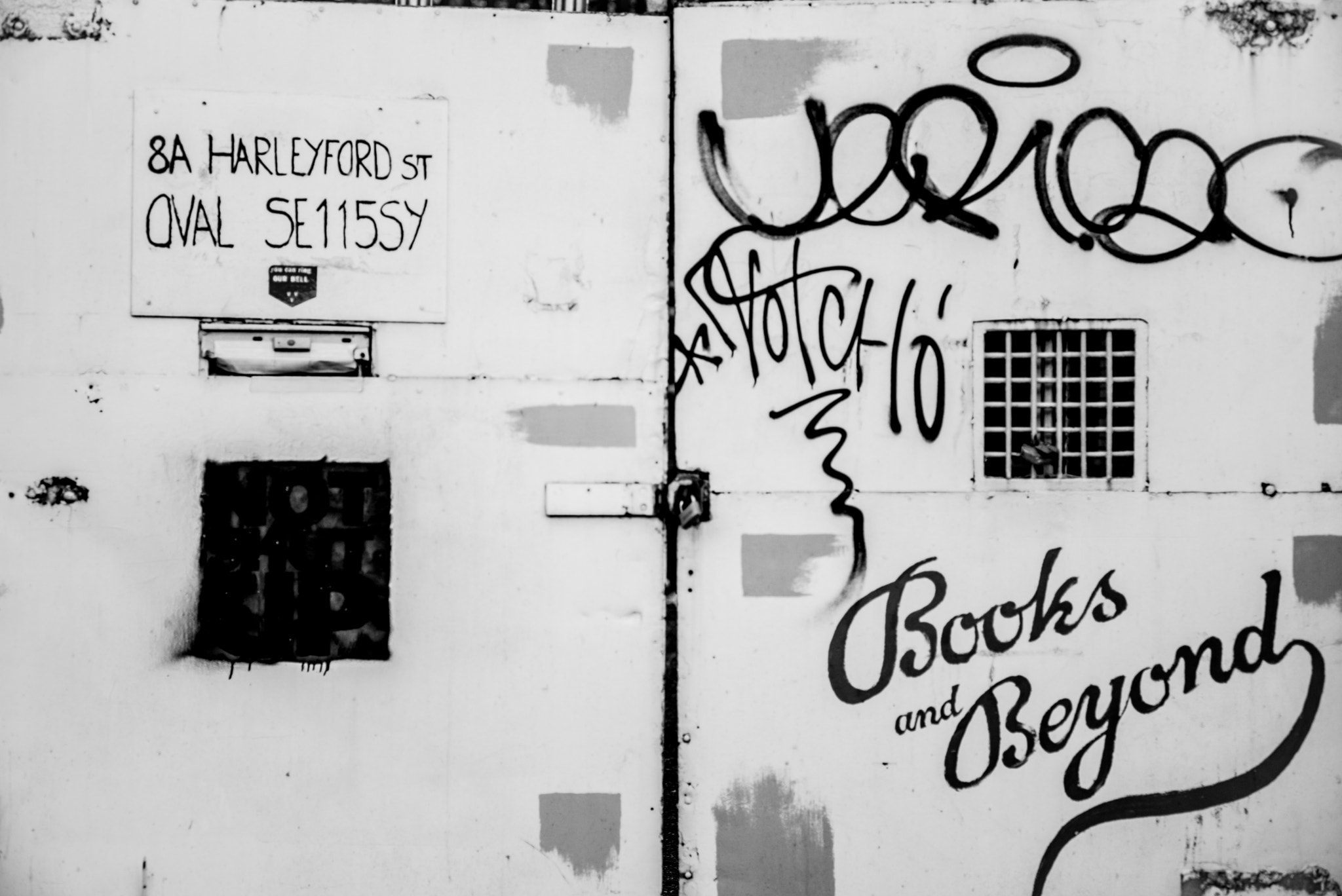 Elmarit-M 1:2.8/90 sample photo. Street art photography