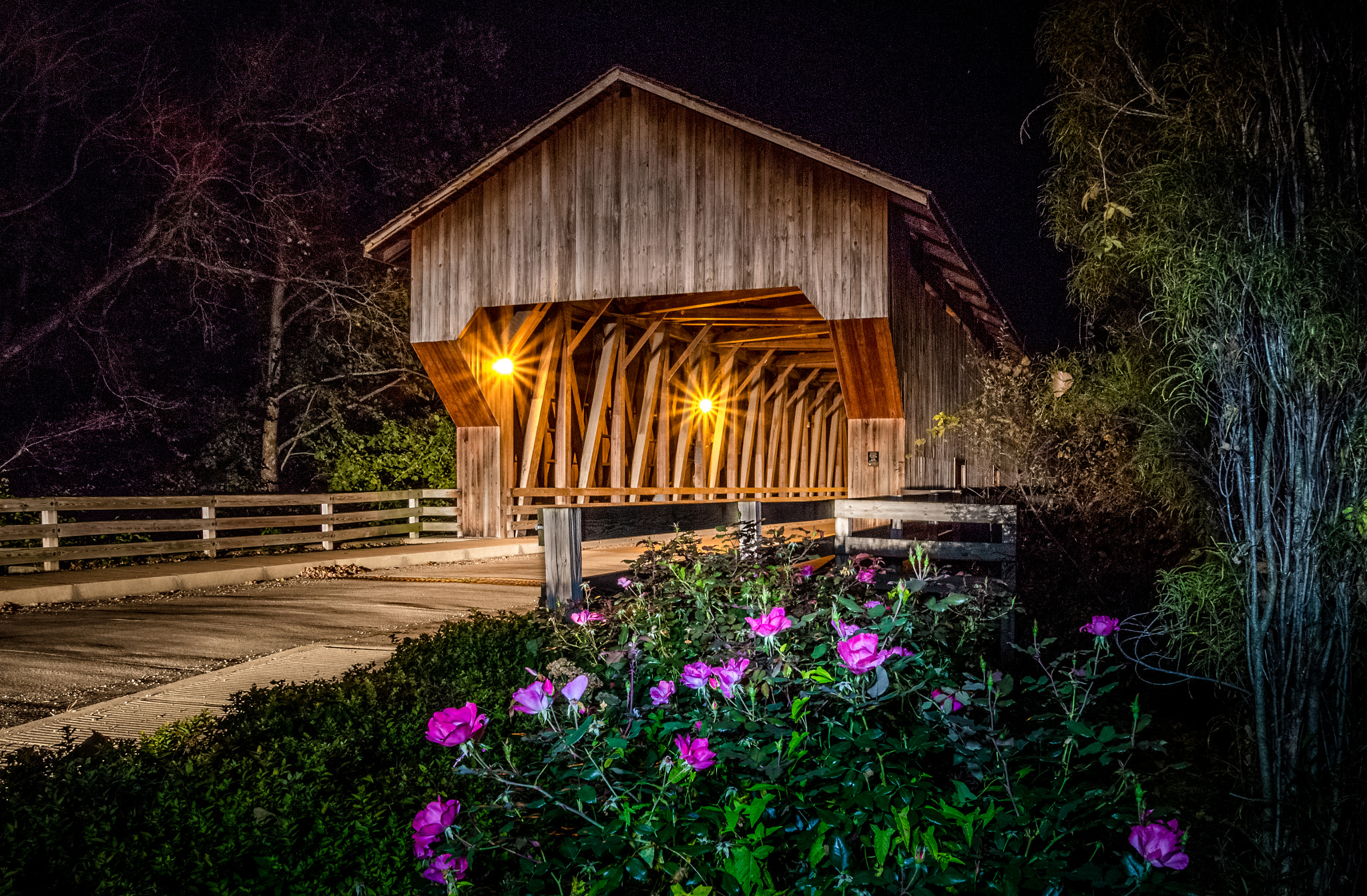 Canon EOS 100D (EOS Rebel SL1 / EOS Kiss X7) sample photo. Covered bridge at night photography
