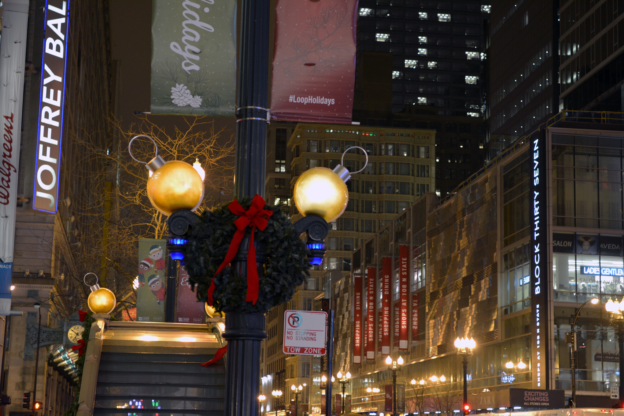 Nikon AF-S Nikkor 24-70mm F2.8E ED VR sample photo. Downtown chicago photography