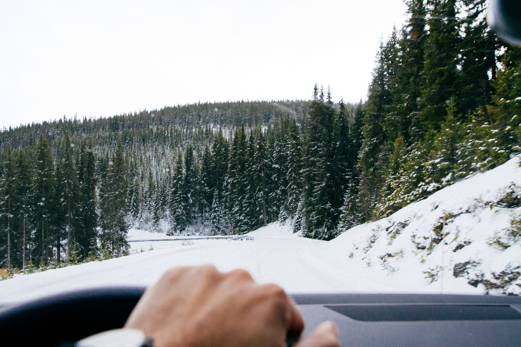 Canon EOS 7D + Sigma 20mm F1.4 DG HSM Art sample photo. Exploring icy roads photography