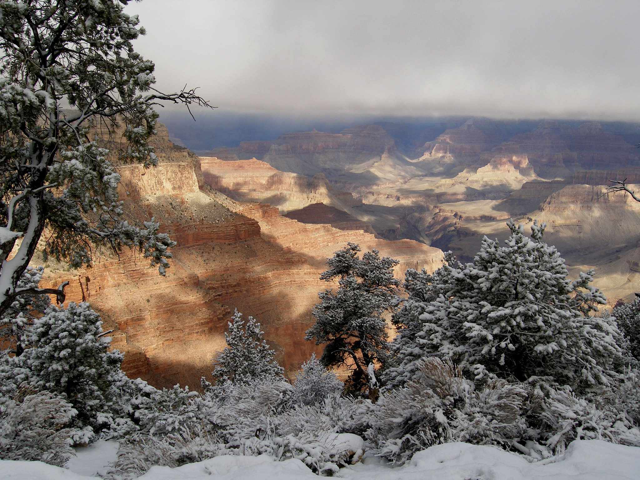 Olympus C7070WZ sample photo. Winter at the grand canyon. photography