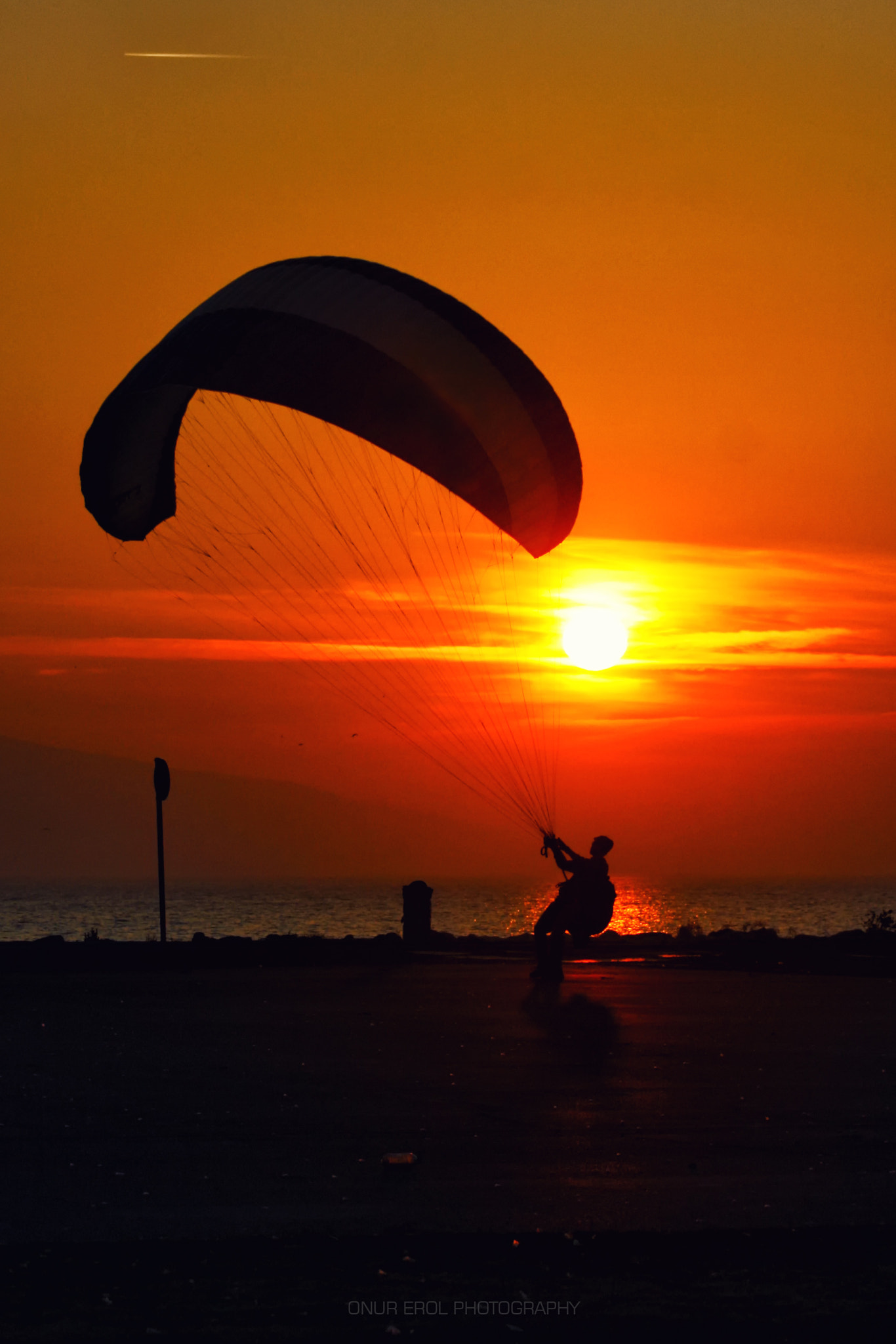 Canon EF 75-300mm f/4-5.6 USM sample photo. Parachutist photography