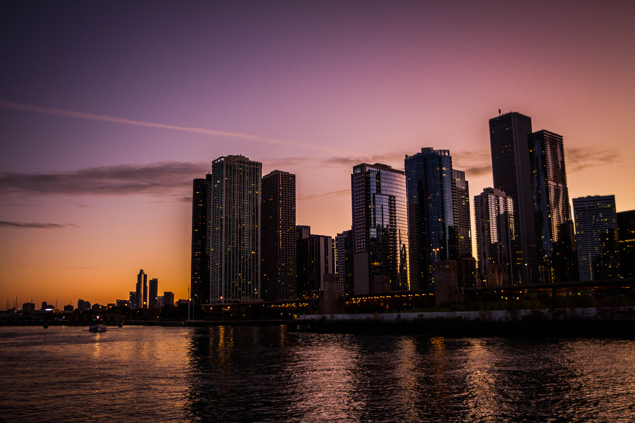 Tamron AF 19-35mm f/3.5-4.5 sample photo. Chicago @ dusk photography