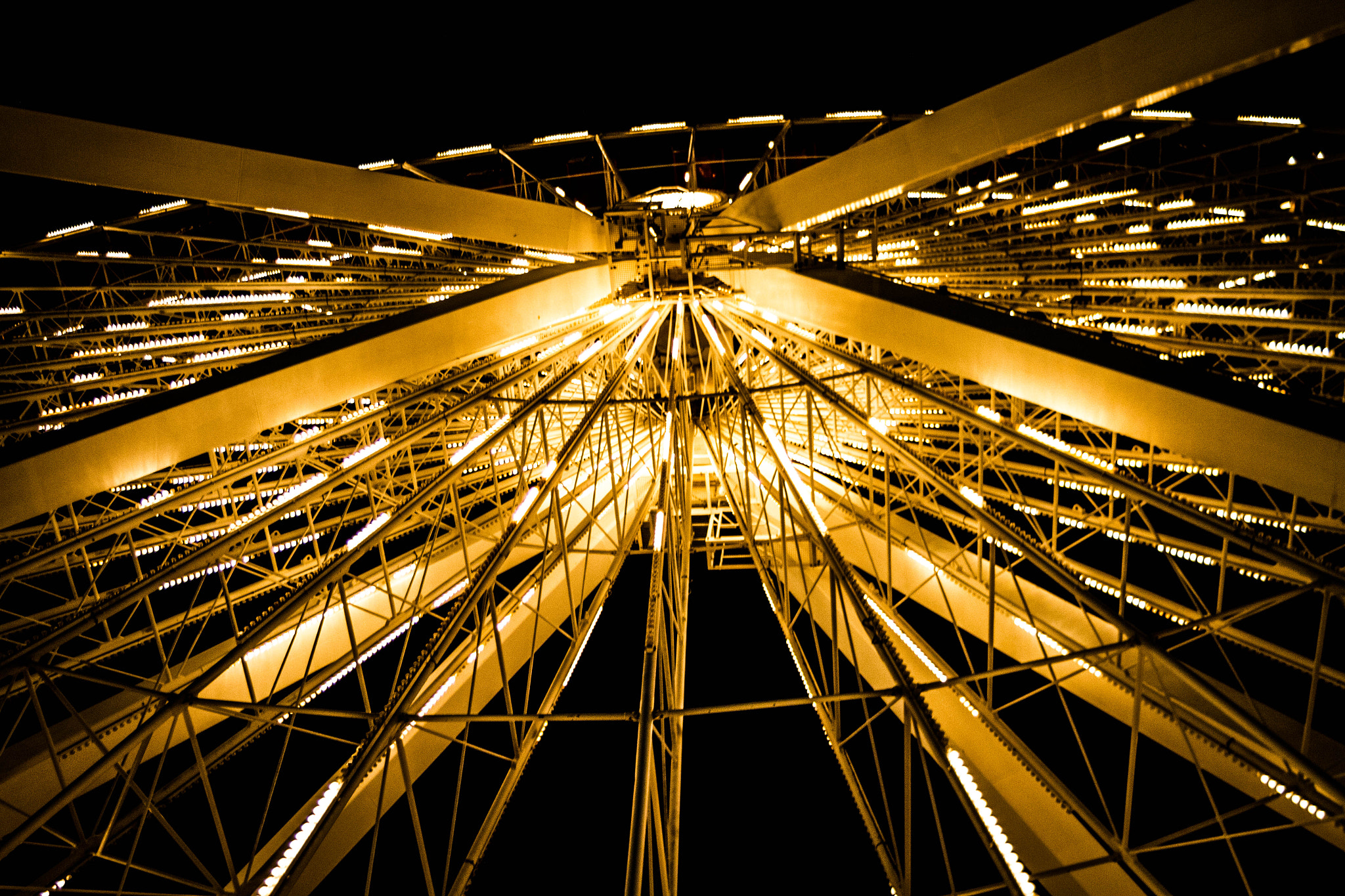 Tamron AF 19-35mm f/3.5-4.5 sample photo. Ferris wheel photography