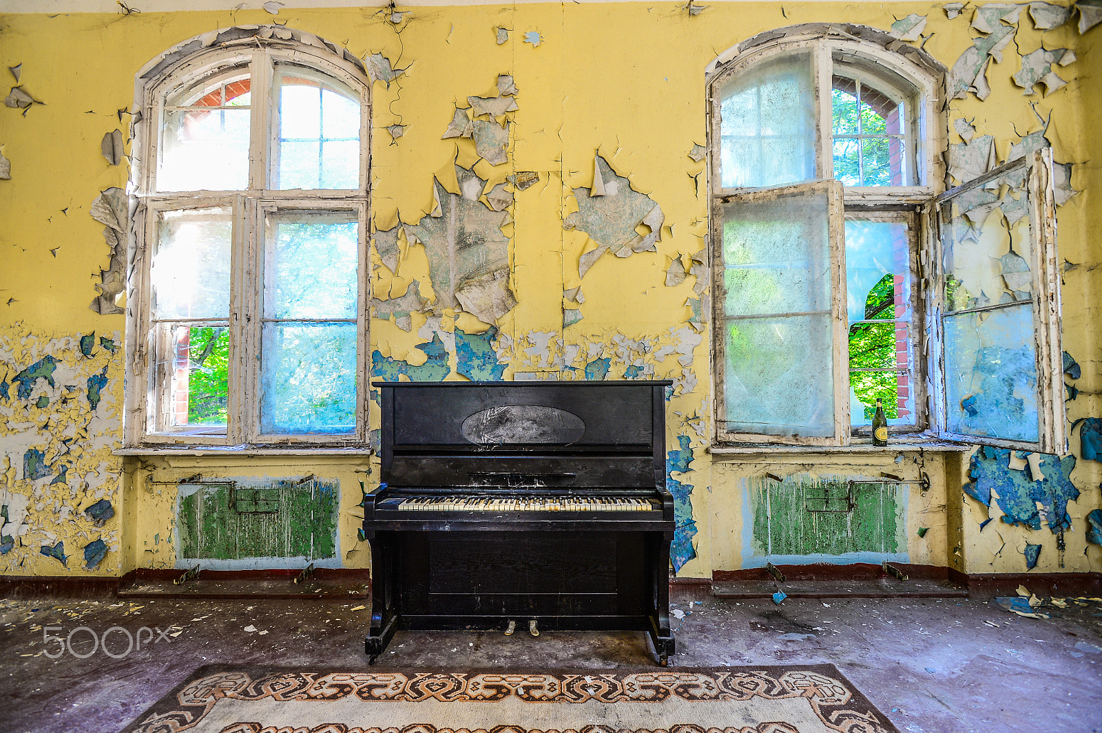 Nikon AF-S Nikkor 17-35mm F2.8D ED-IF sample photo. Piano 02 photography