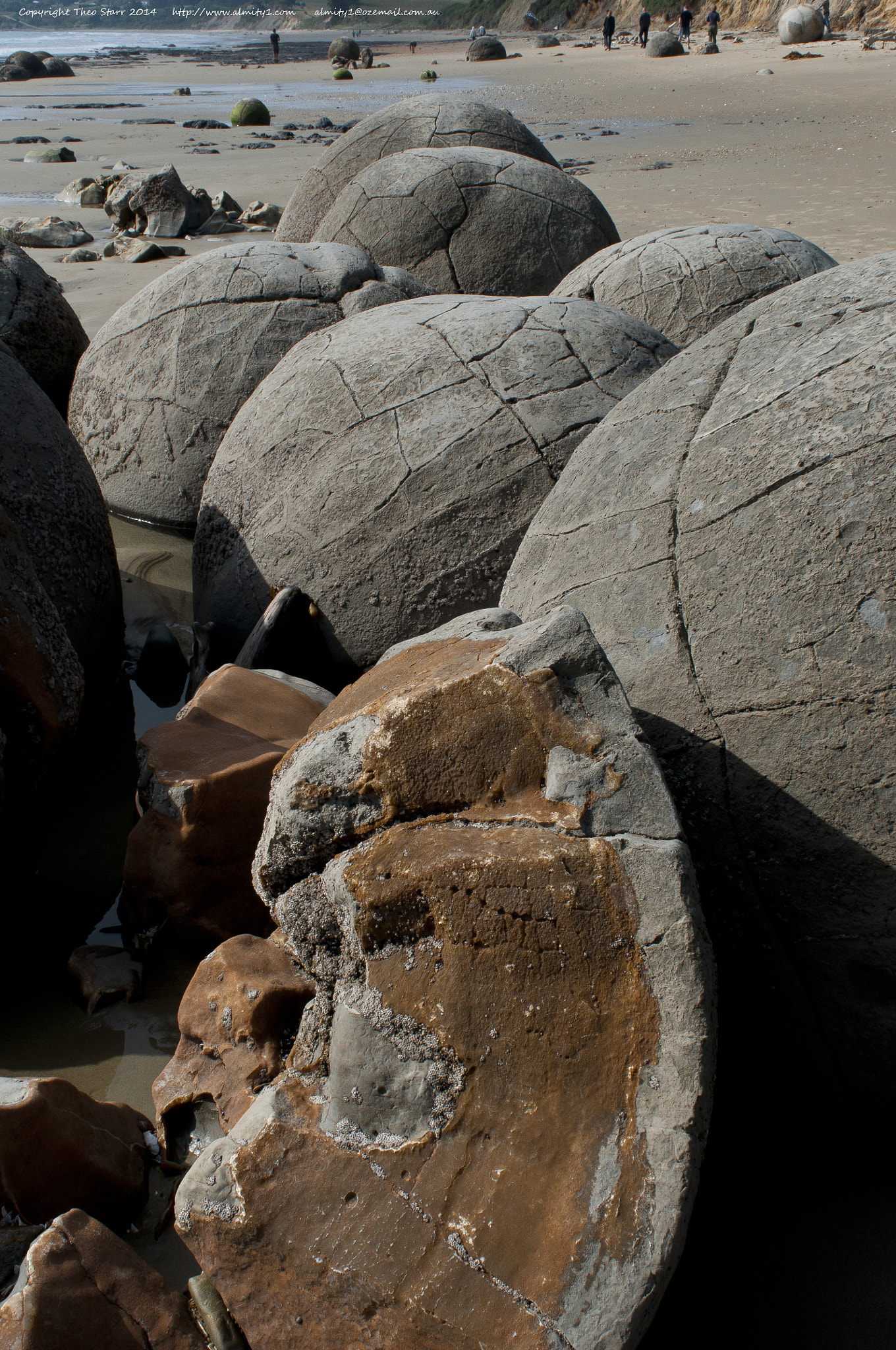 Nikon D300S + Nikon AF Nikkor 24mm F2.8D sample photo. Moeraki boulder, sth island, new, zealand photography