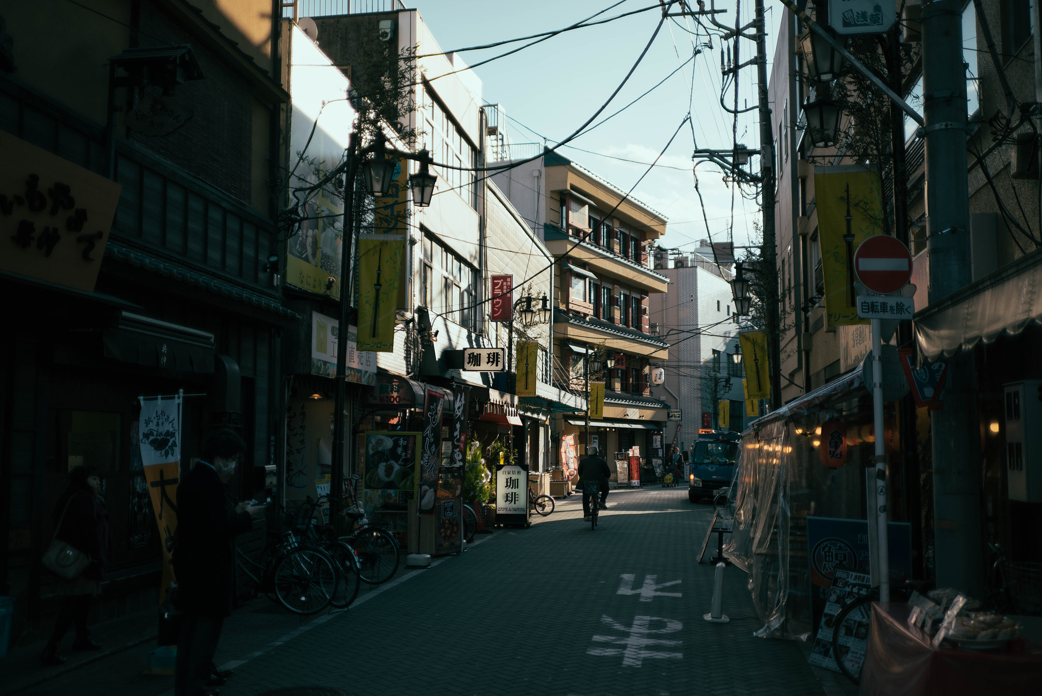 Sony a7R + E 35mm F2 sample photo. Tokyo sketch #1 photography